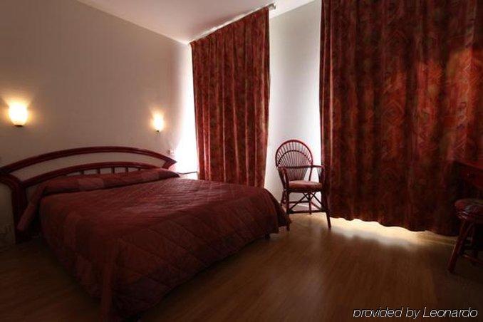 Garden Hotel Toulouse Phòng bức ảnh
